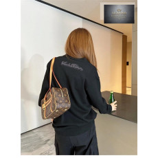 루이비통 23SS 메리노 울 자수 가디건