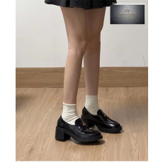 미우미우 브러쉬드 레더 페니로퍼