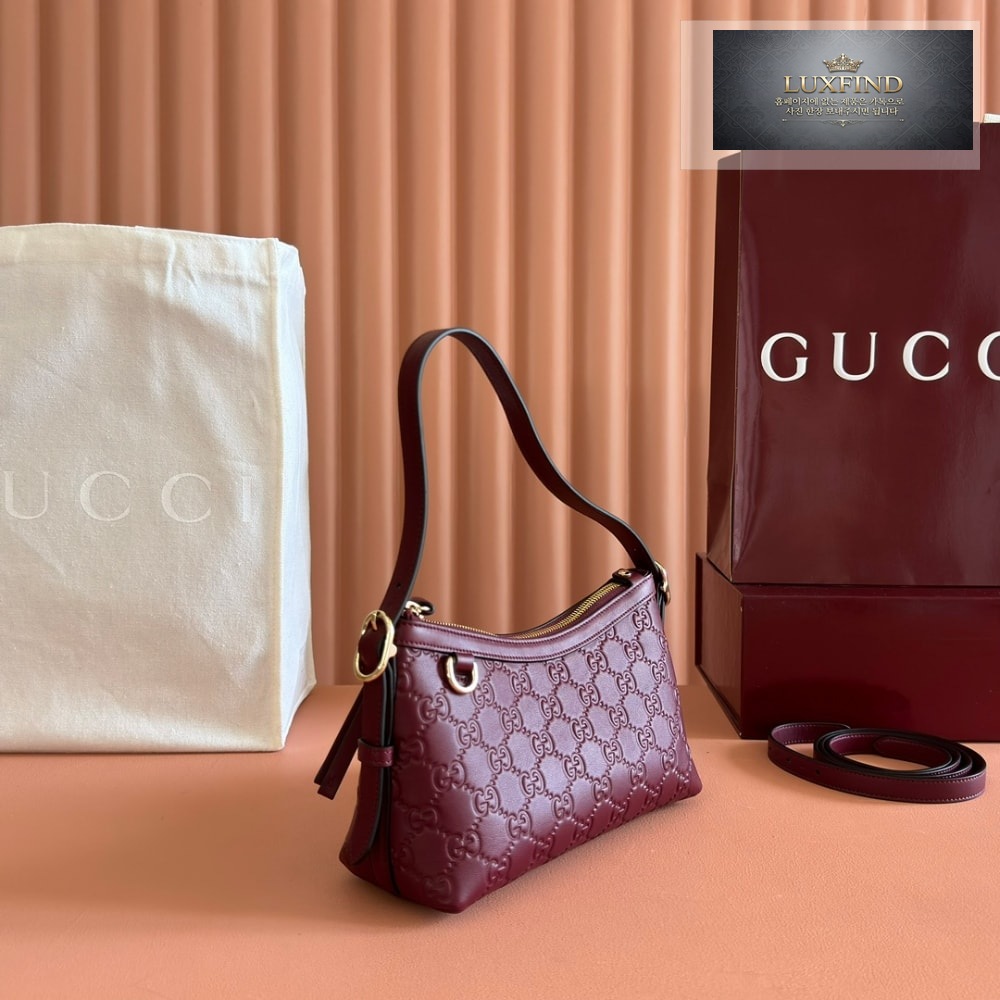 Gucci GG Emblem Shoulder