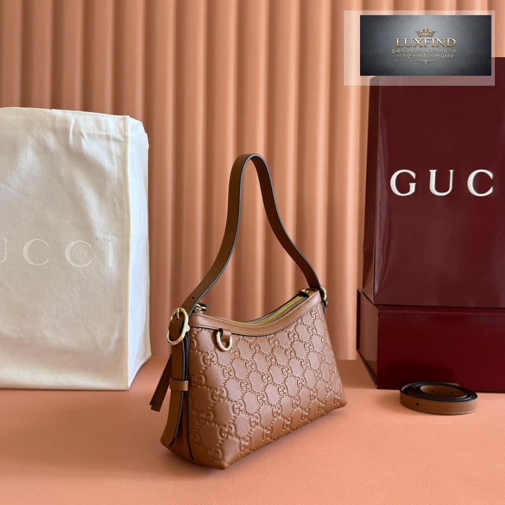 Gucci GG Emblem Shoulder