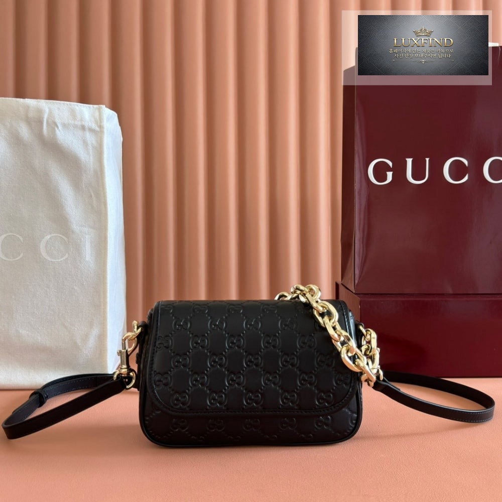 Gucci GG Emblem Shoulder