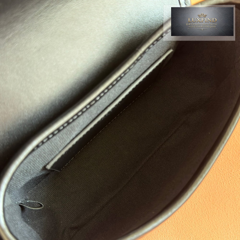 Gucci GG Emblem Shoulder
