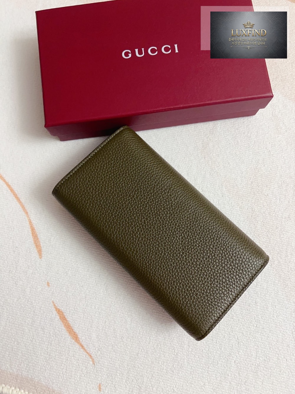 Gucci 828147