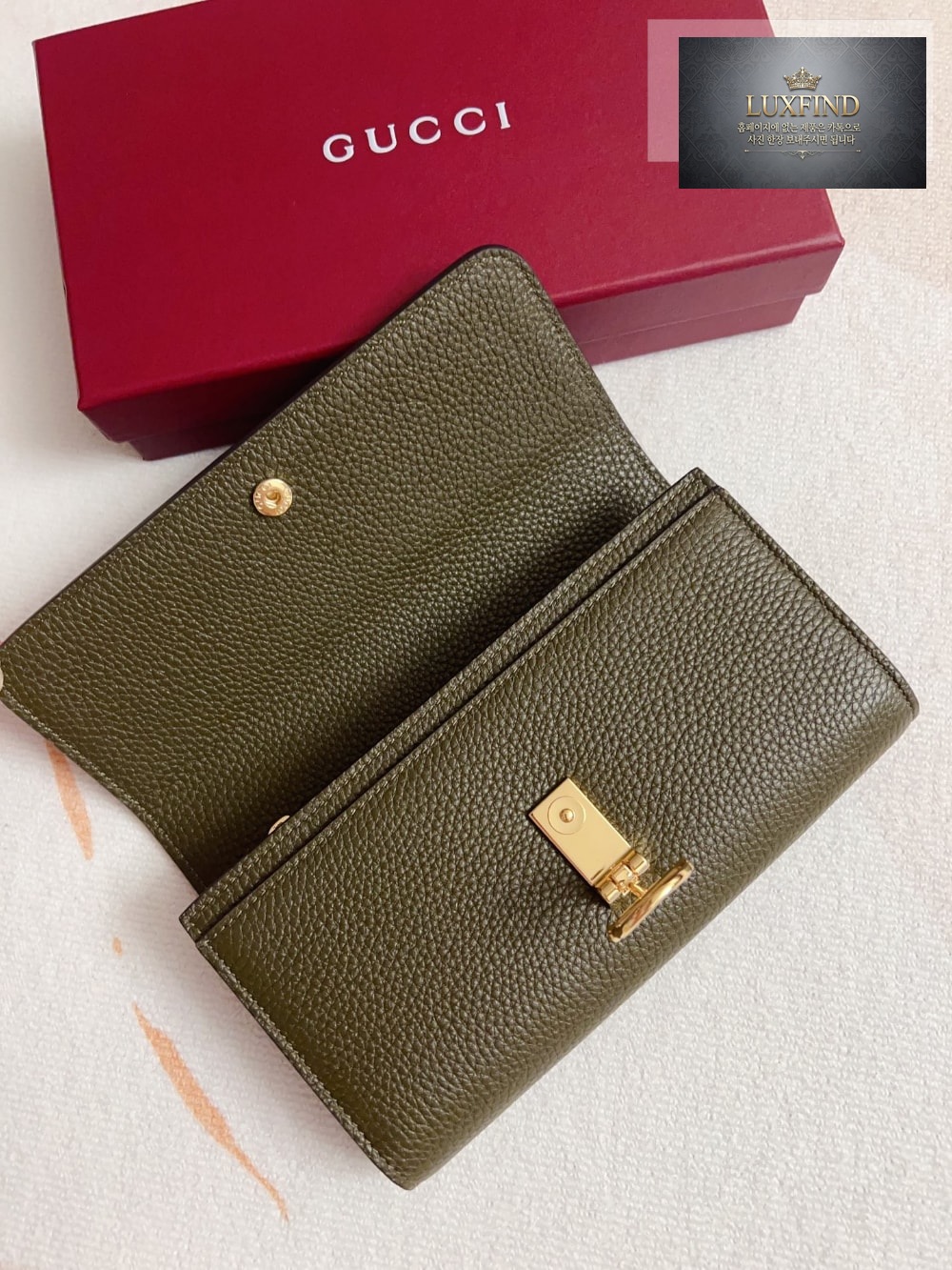 Gucci 828147