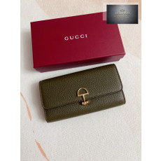Gucci 828147