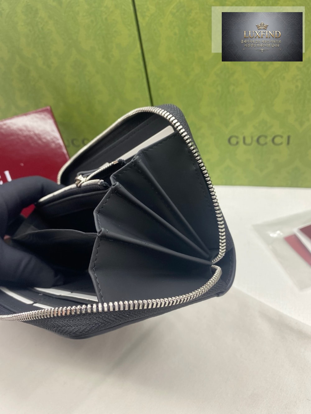 Gucci 739484