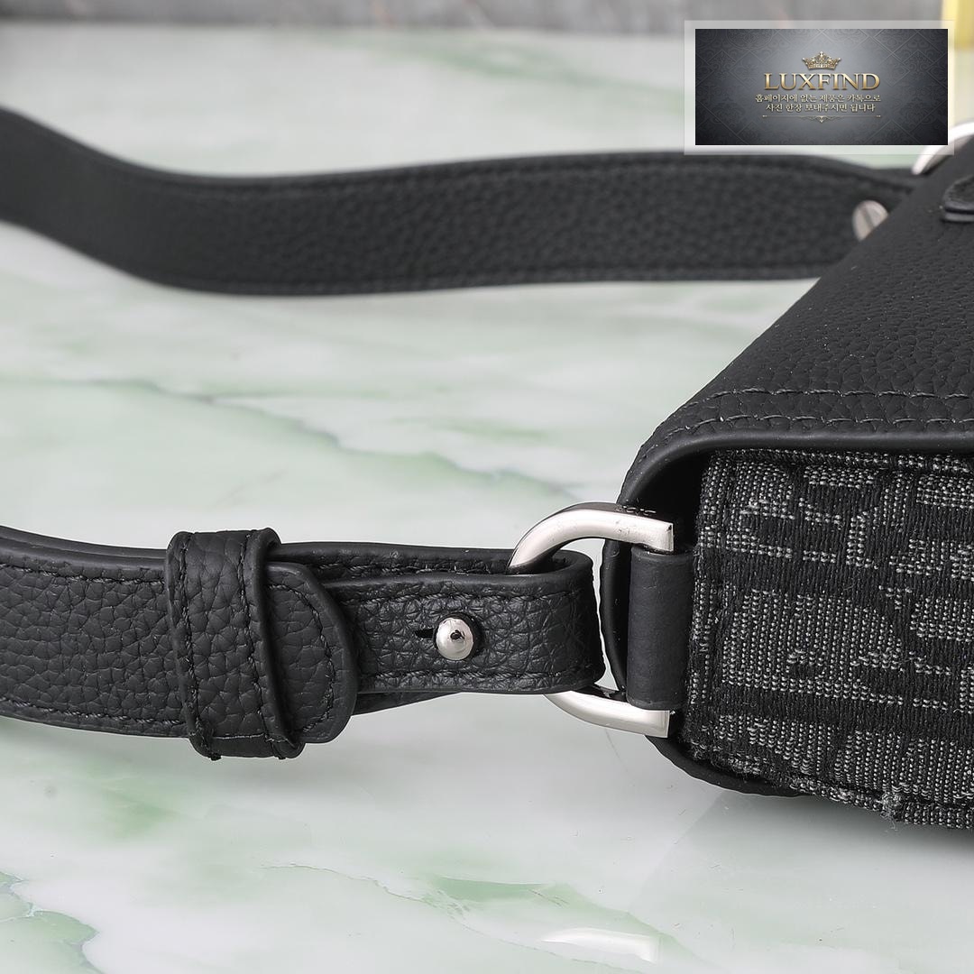 Dior Saddle Mini Flap Messenger