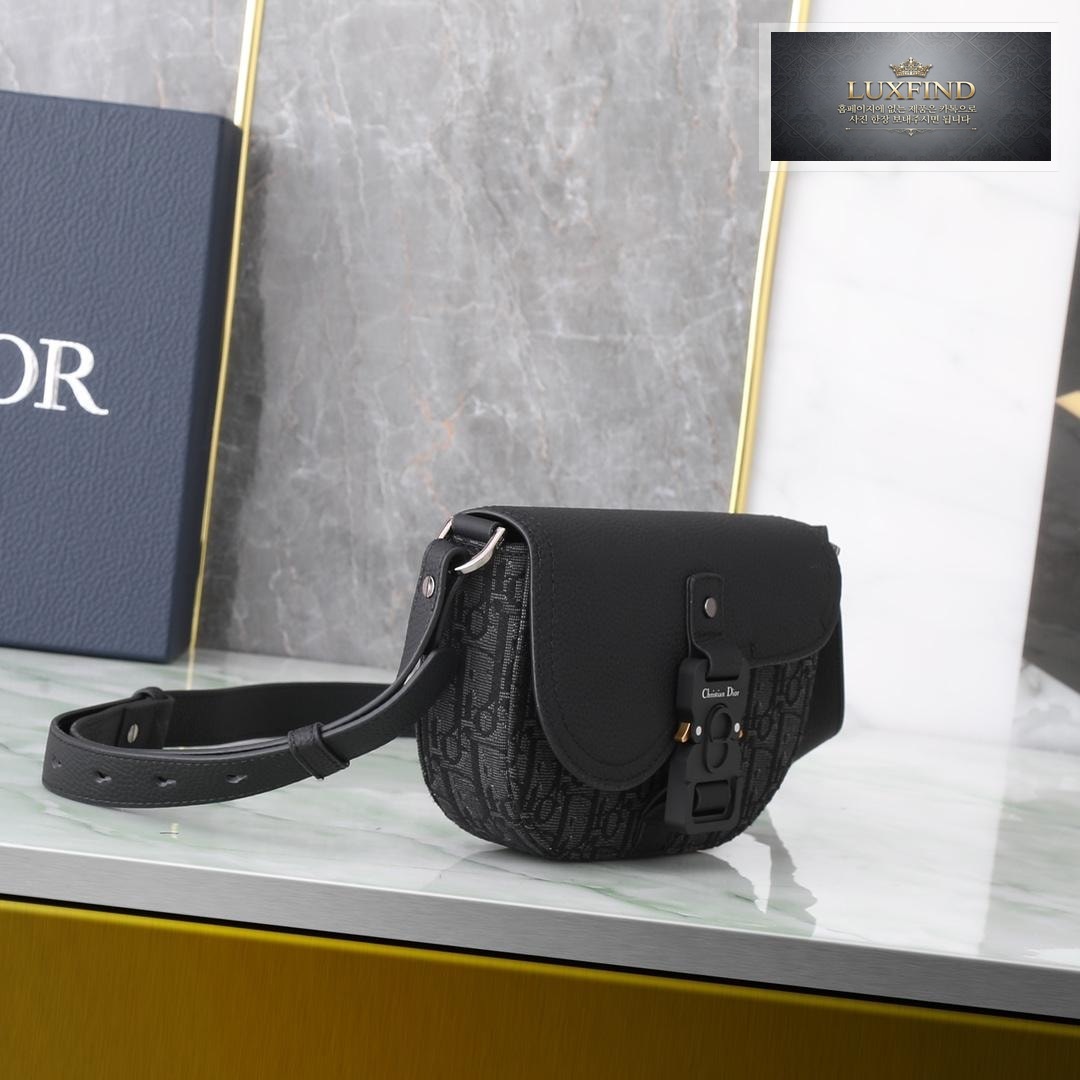Dior Saddle Mini Flap Messenger