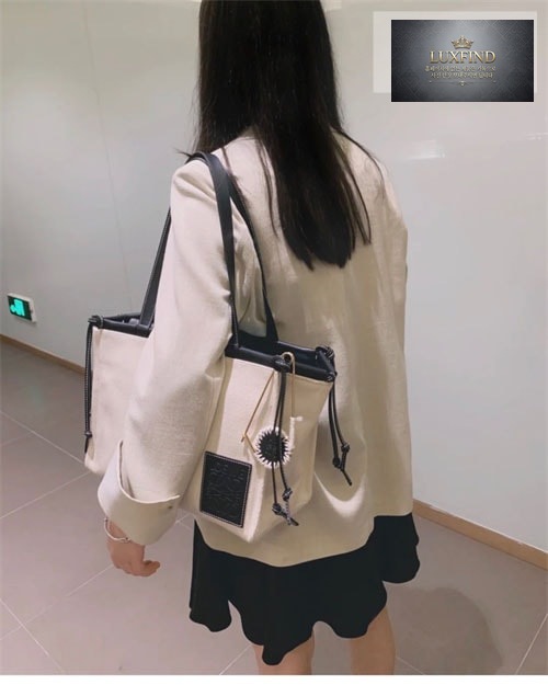 로에베 쿠션 캔버스 토트백