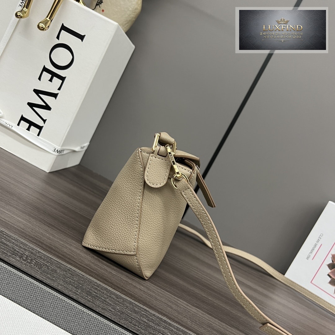 로에베 소프트 그레인 카프스킨 미니 퍼즐 백 18*12.5*8CM