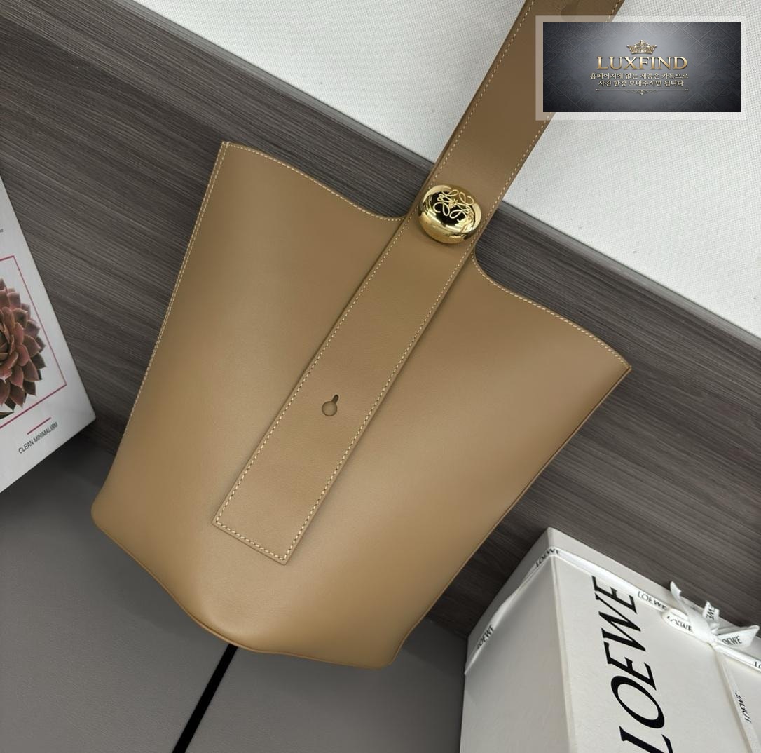 Loewe Pebble Bucket Medium