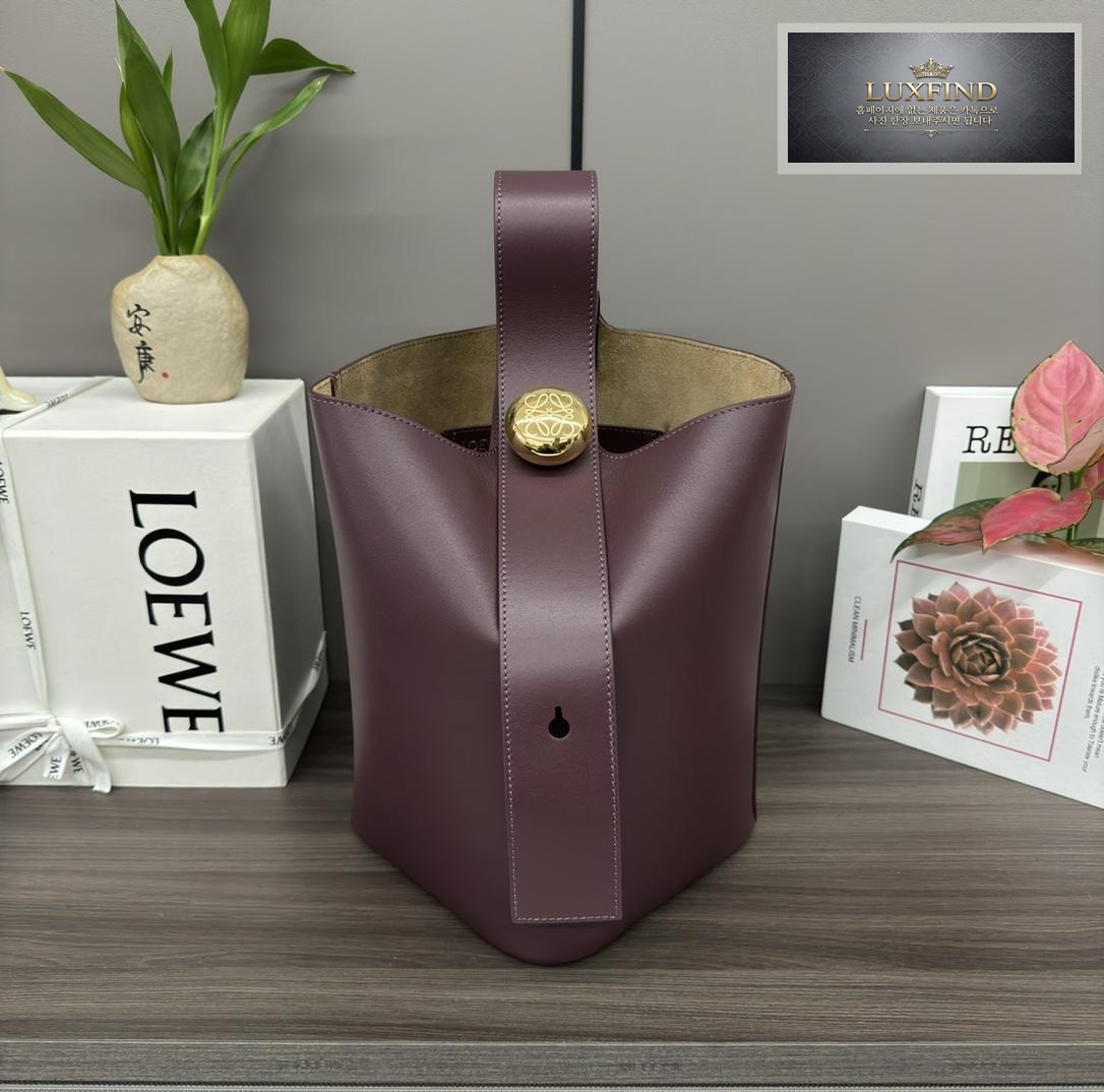 Loewe Pebble Bucket Medium