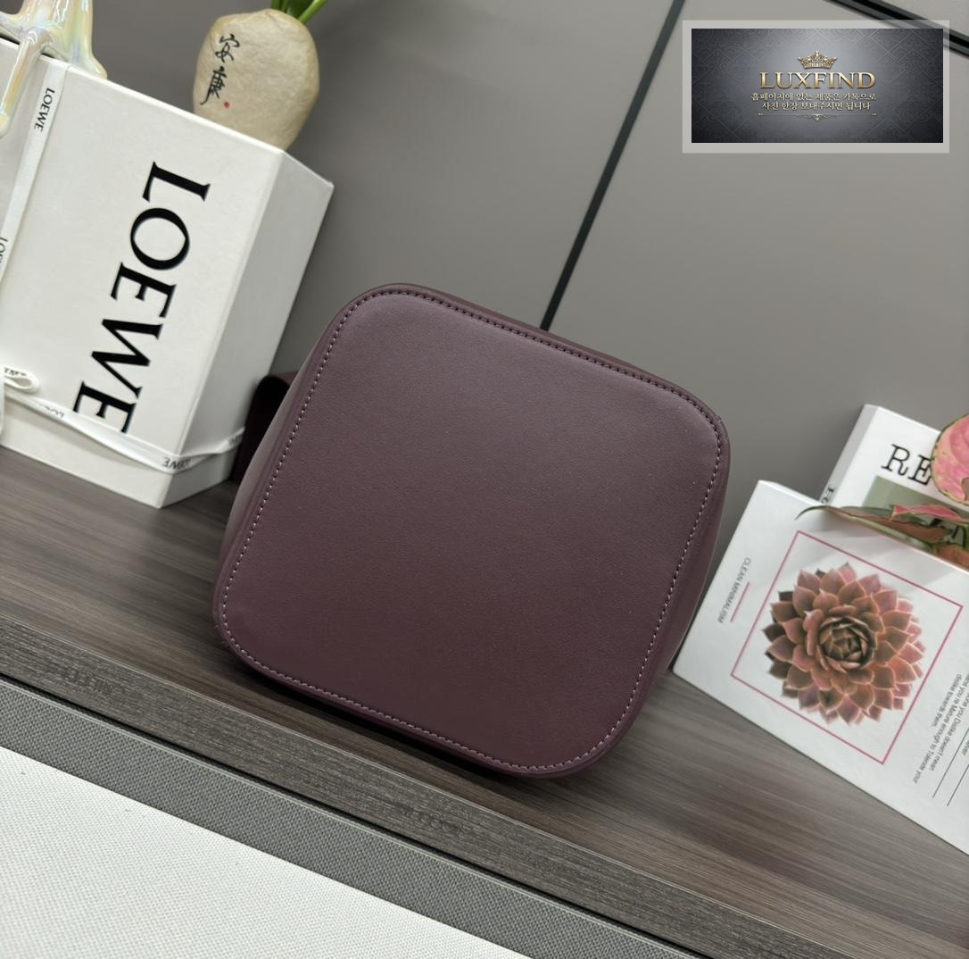 Loewe Pebble Bucket Medium