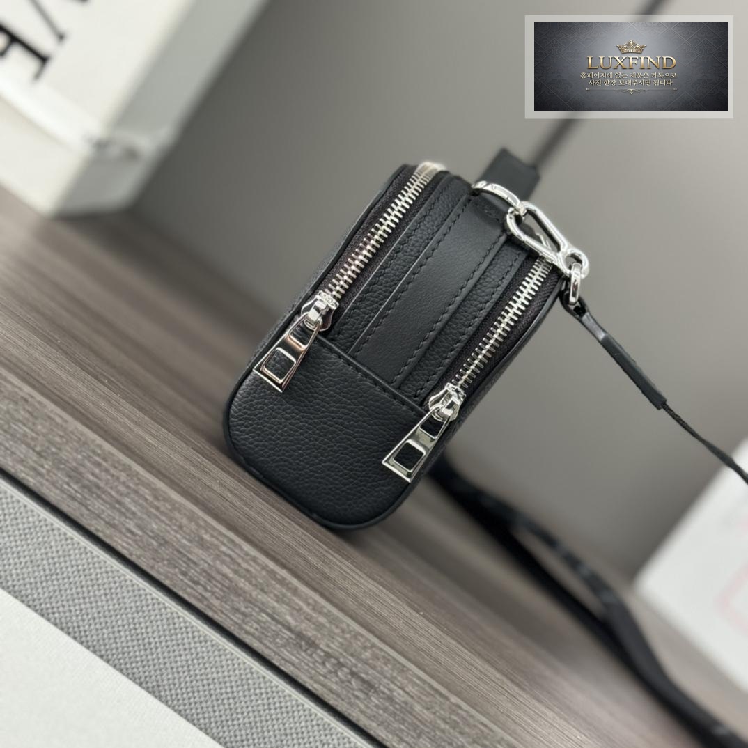 Loewe Mini Leather Camera