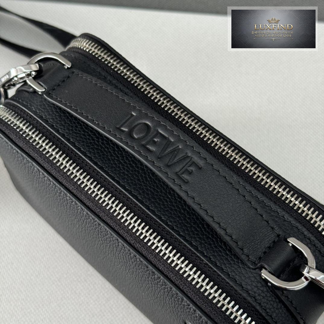 Loewe Mini Leather Camera