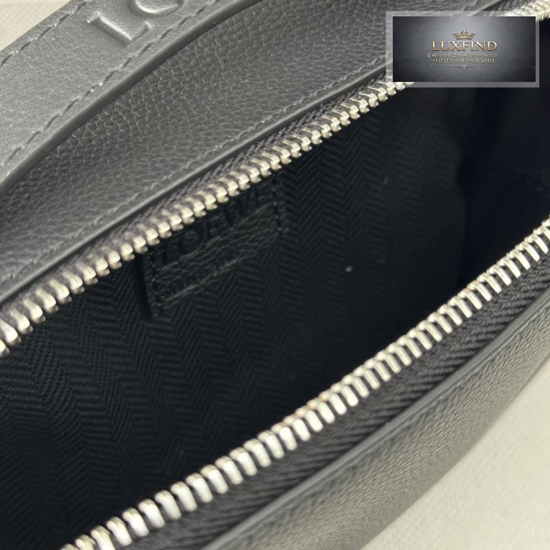 Loewe Mini Leather Camera