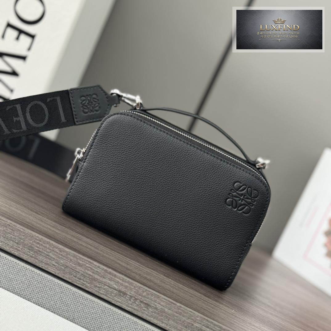 Loewe Mini Leather Camera