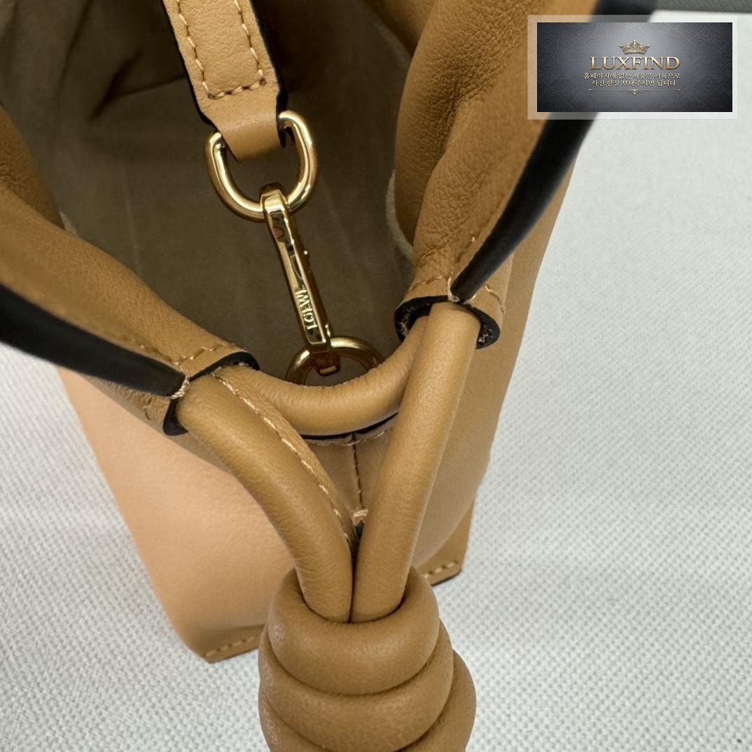 Loewe Flamenco Clutch