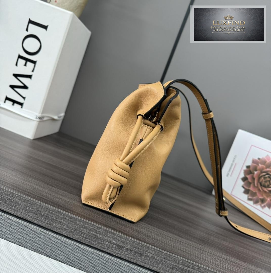 Loewe Flamenco Clutch