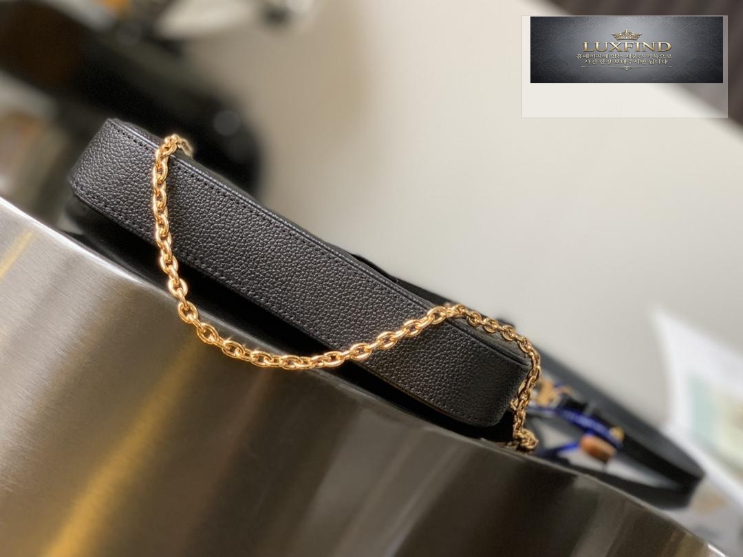 Louis Vuitton Easy Pouch on Strap