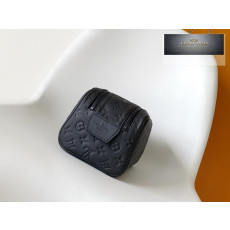 Louis Vuitton Dopp Kit