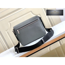 Louis Vuitton District PM Taiga
