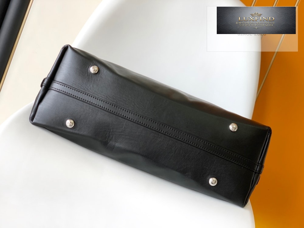 Louis Vuitton Carry All Cargo MM