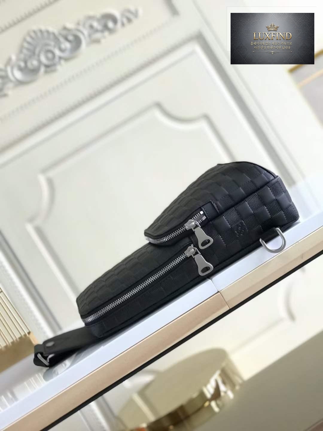 Louis Vuitton Avenue Sling