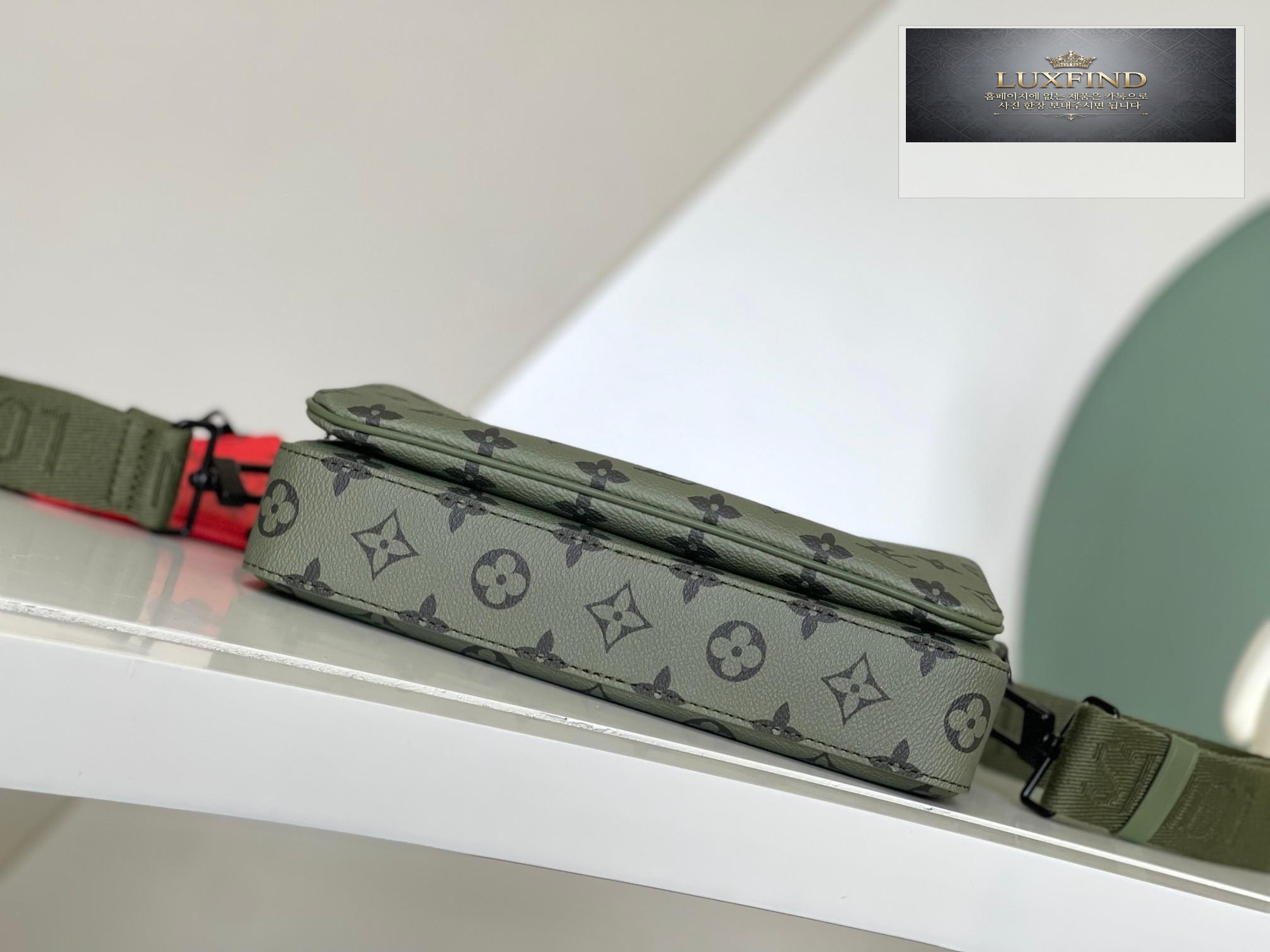 Louis Vuitton Trio Messenger Guitar