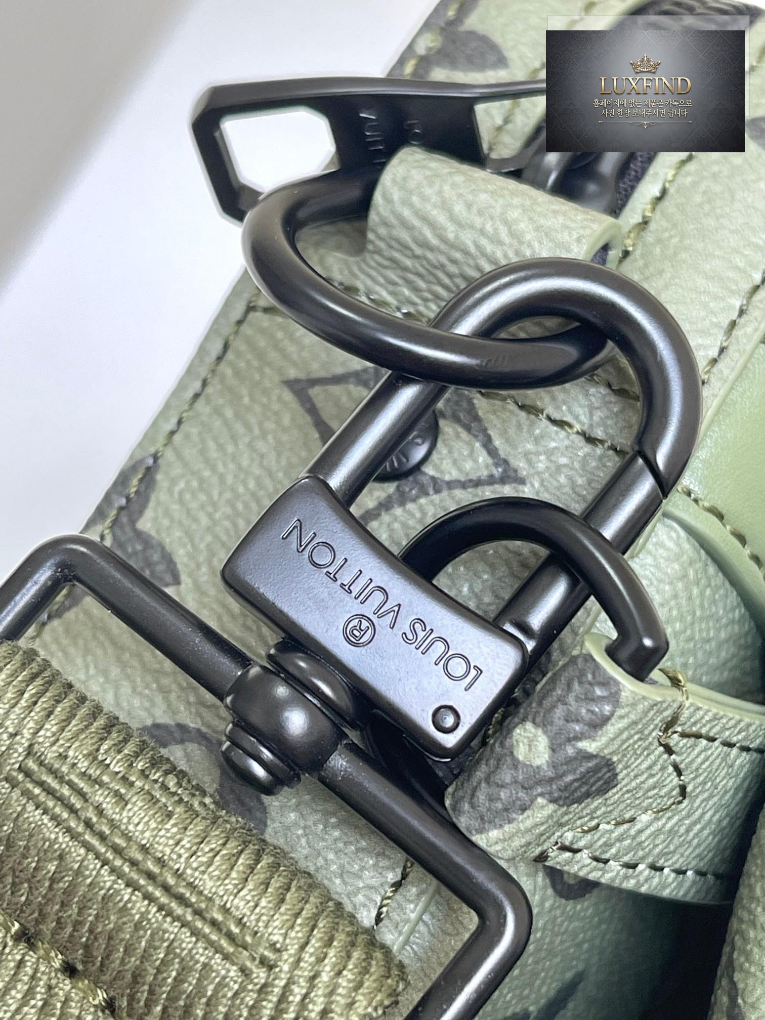 Louis Vuitton Trio Messenger Guitar
