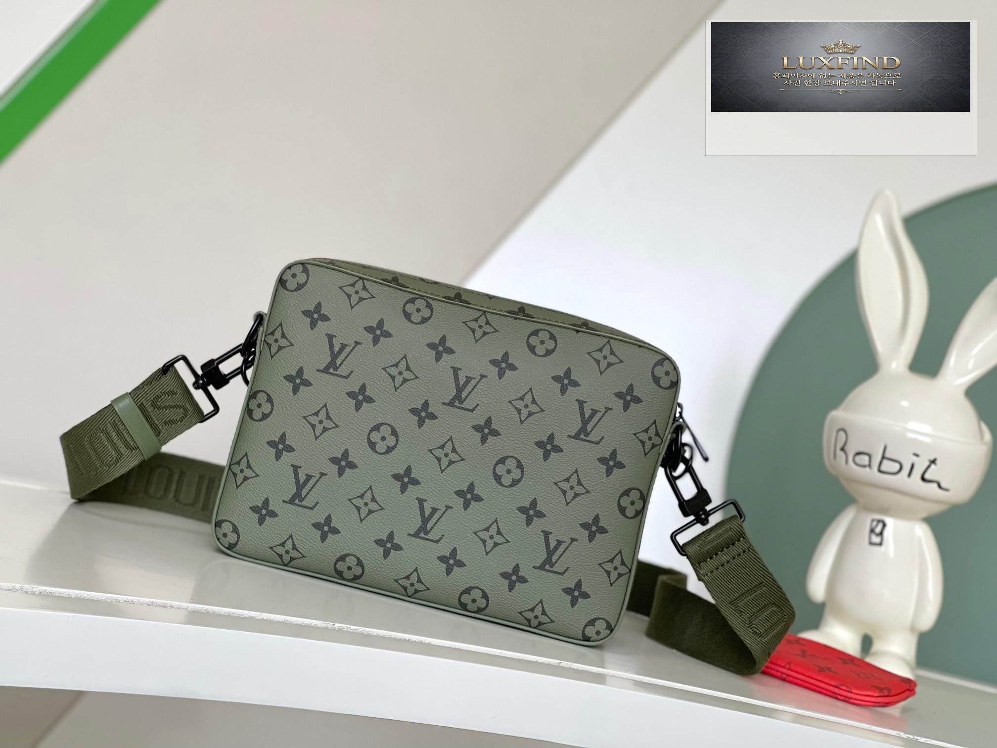 Louis Vuitton Trio Messenger Guitar