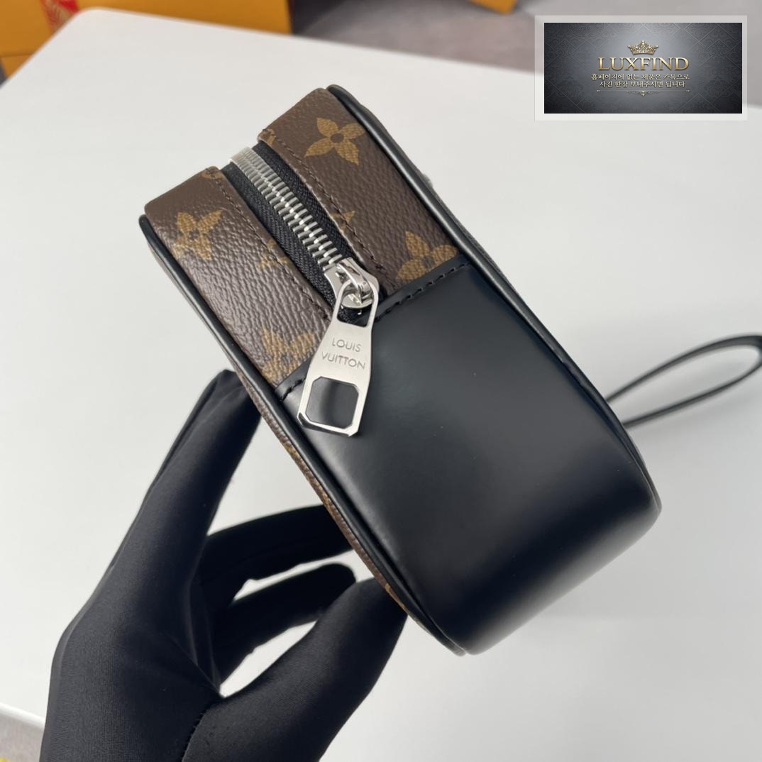Louis Vuitton Pochette Kasai