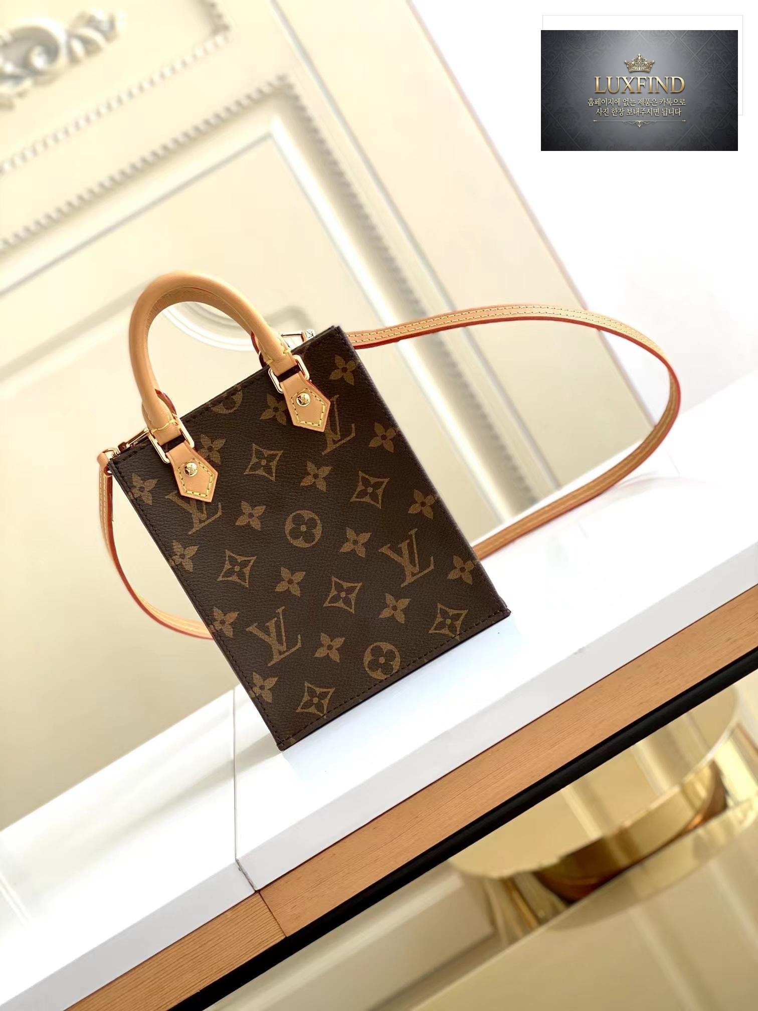 Louis Vuitton Petit Sac Plat