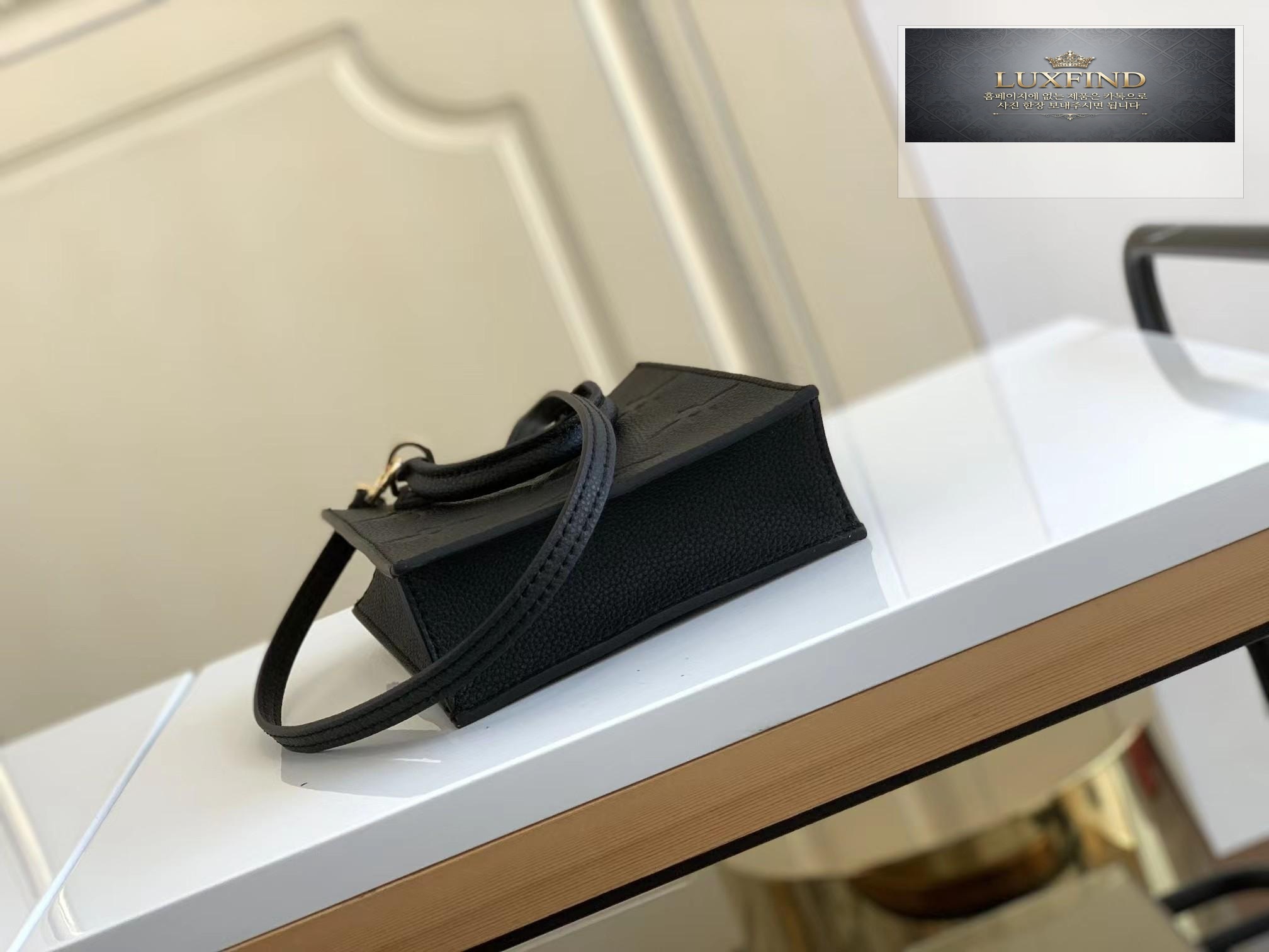 Louis Vuitton Petit Sac Plat