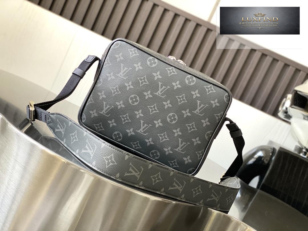 Louis Vuitton Outdoor Messenger