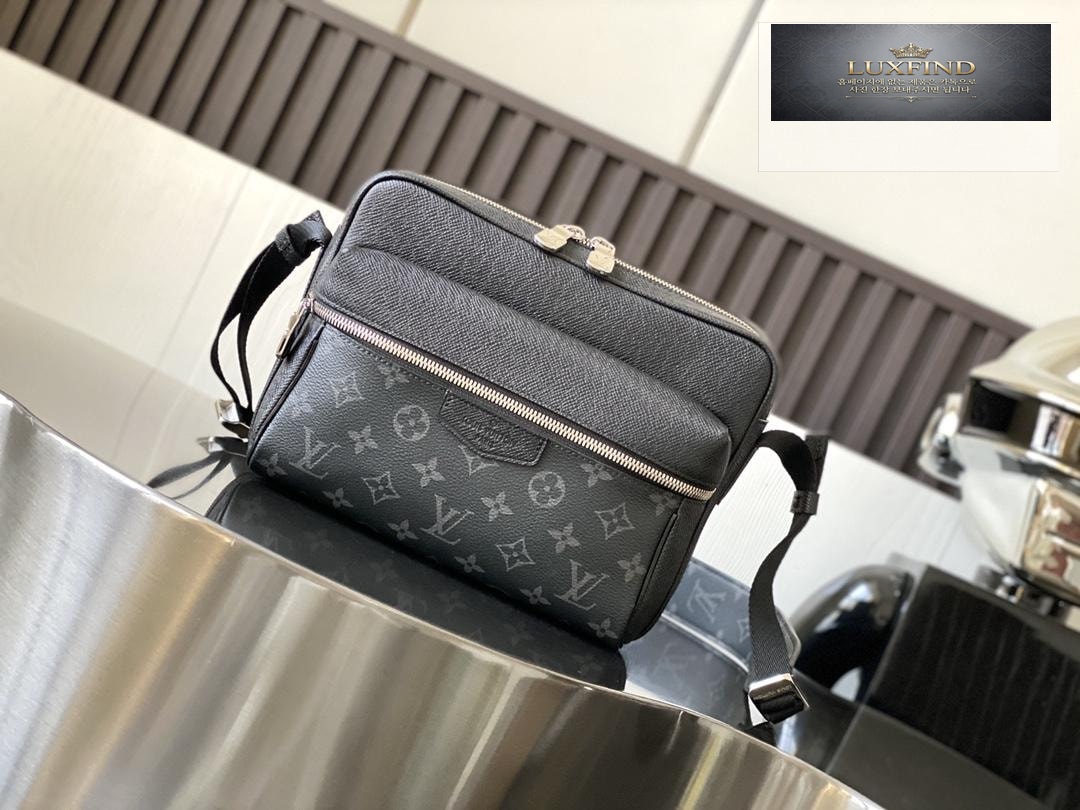 Louis Vuitton Outdoor Messenger