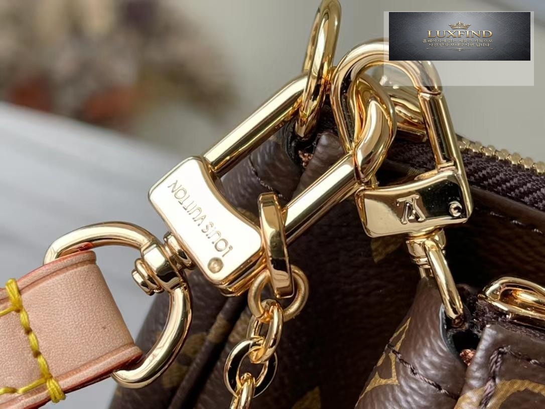 Louis Vuitton Multi Pochette Axesua