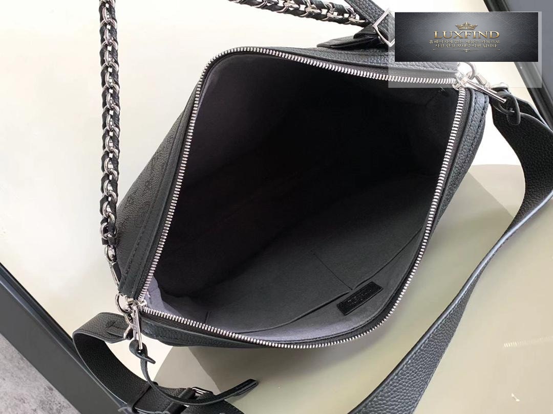 Louis Vuitton Mahina MM Hand It All
