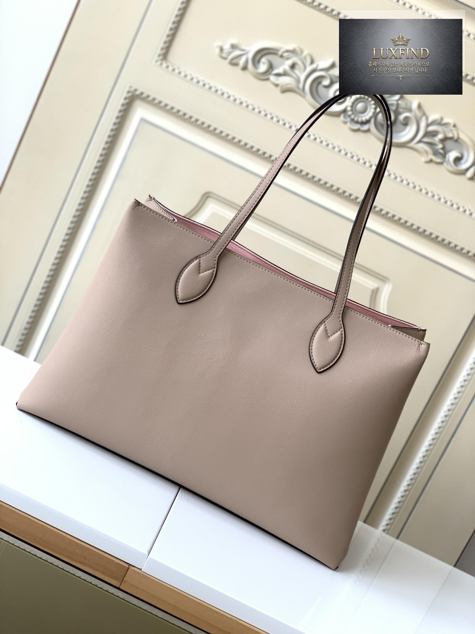 Louis Vuitton Lock Me Shopper