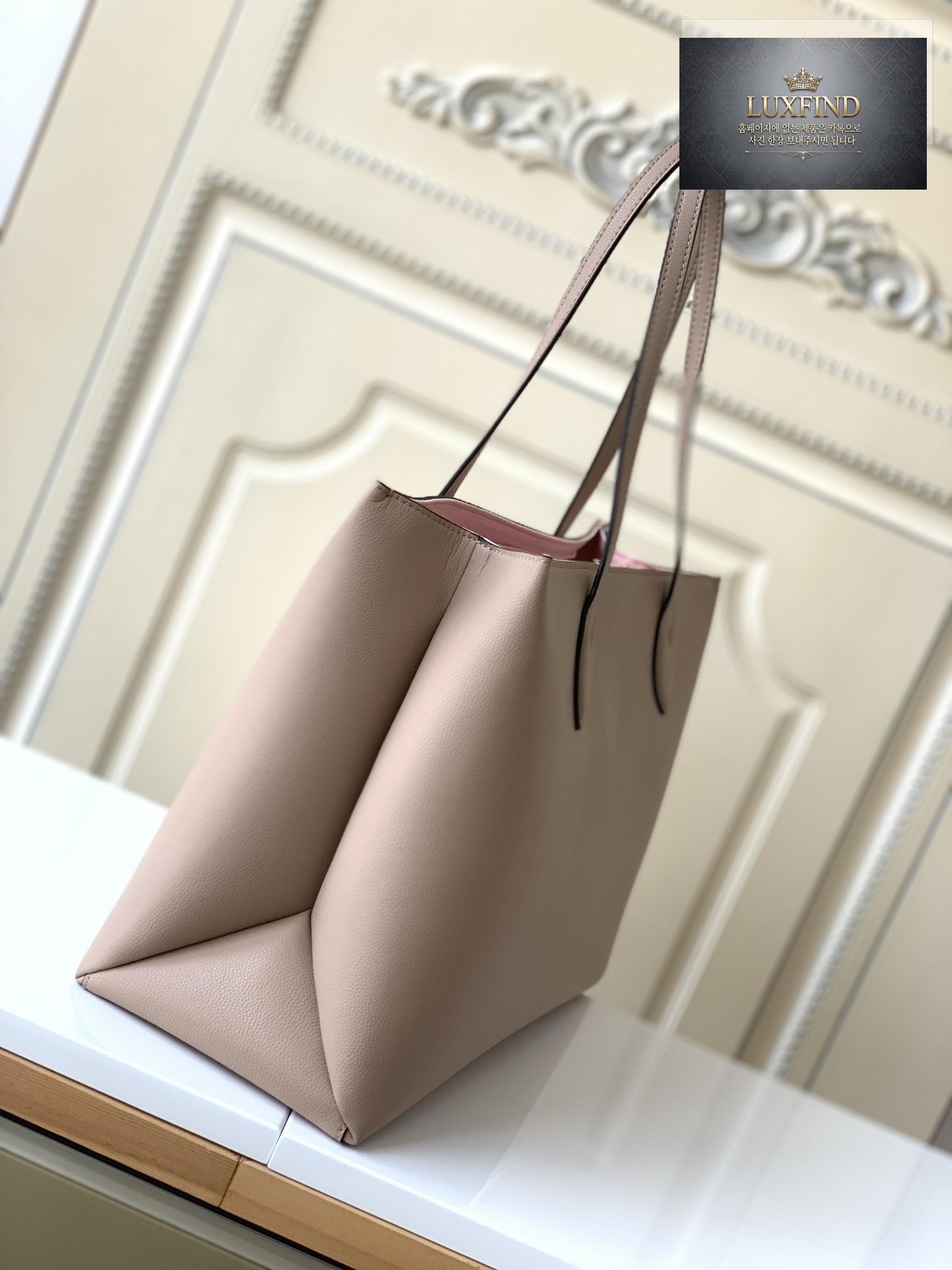 Louis Vuitton Lock Me Shopper