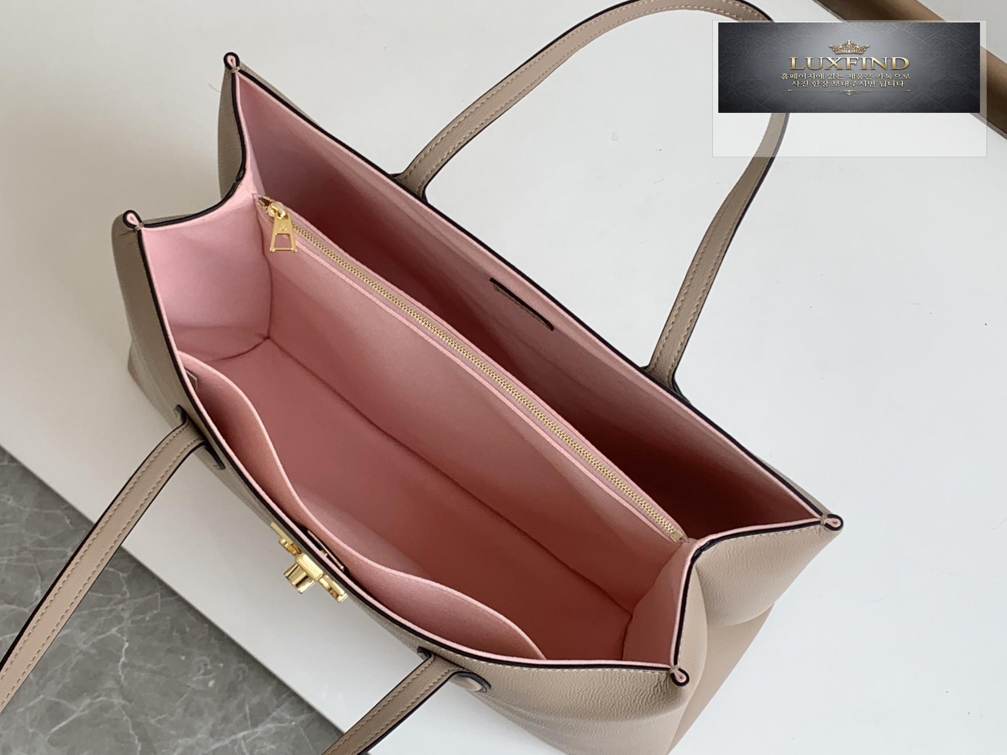 Louis Vuitton Lock Me Shopper