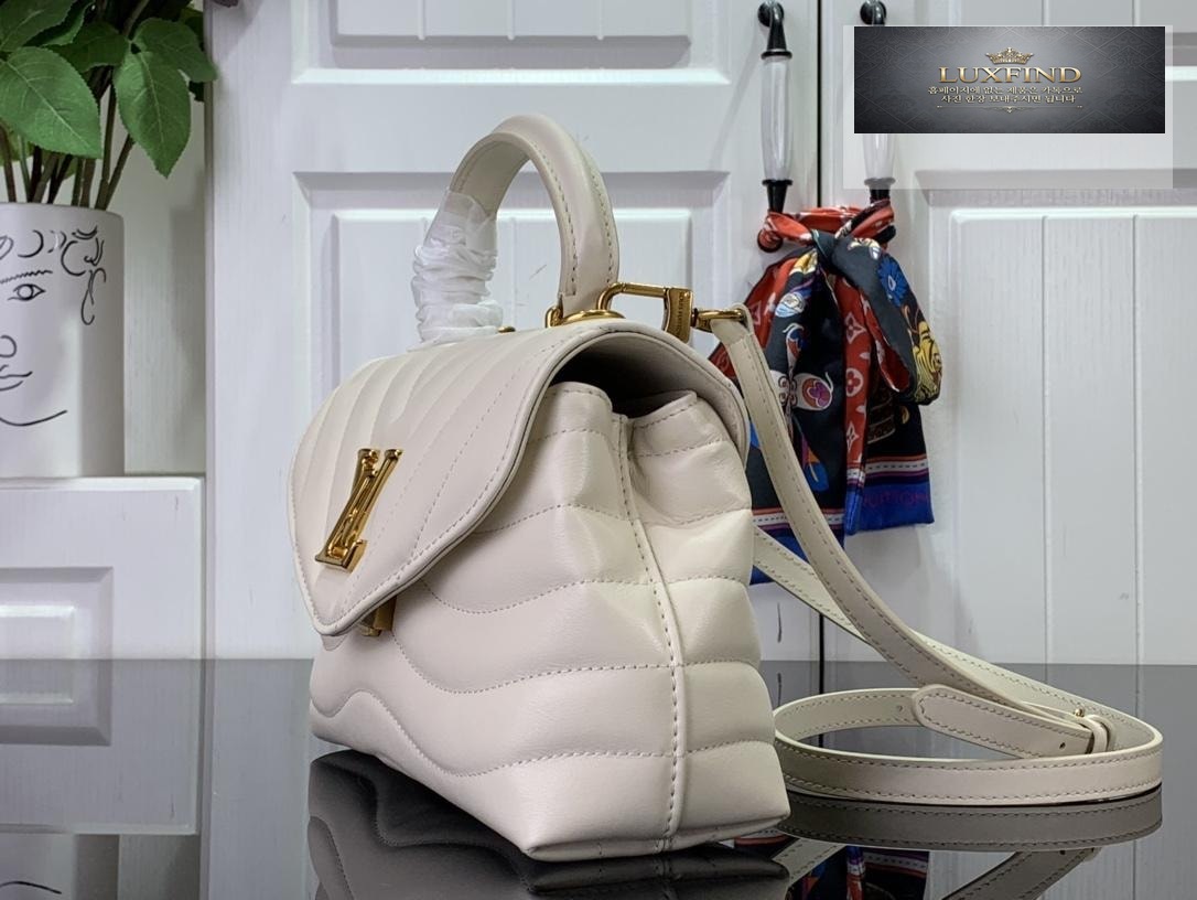 Louis Vuitton Hold Me
