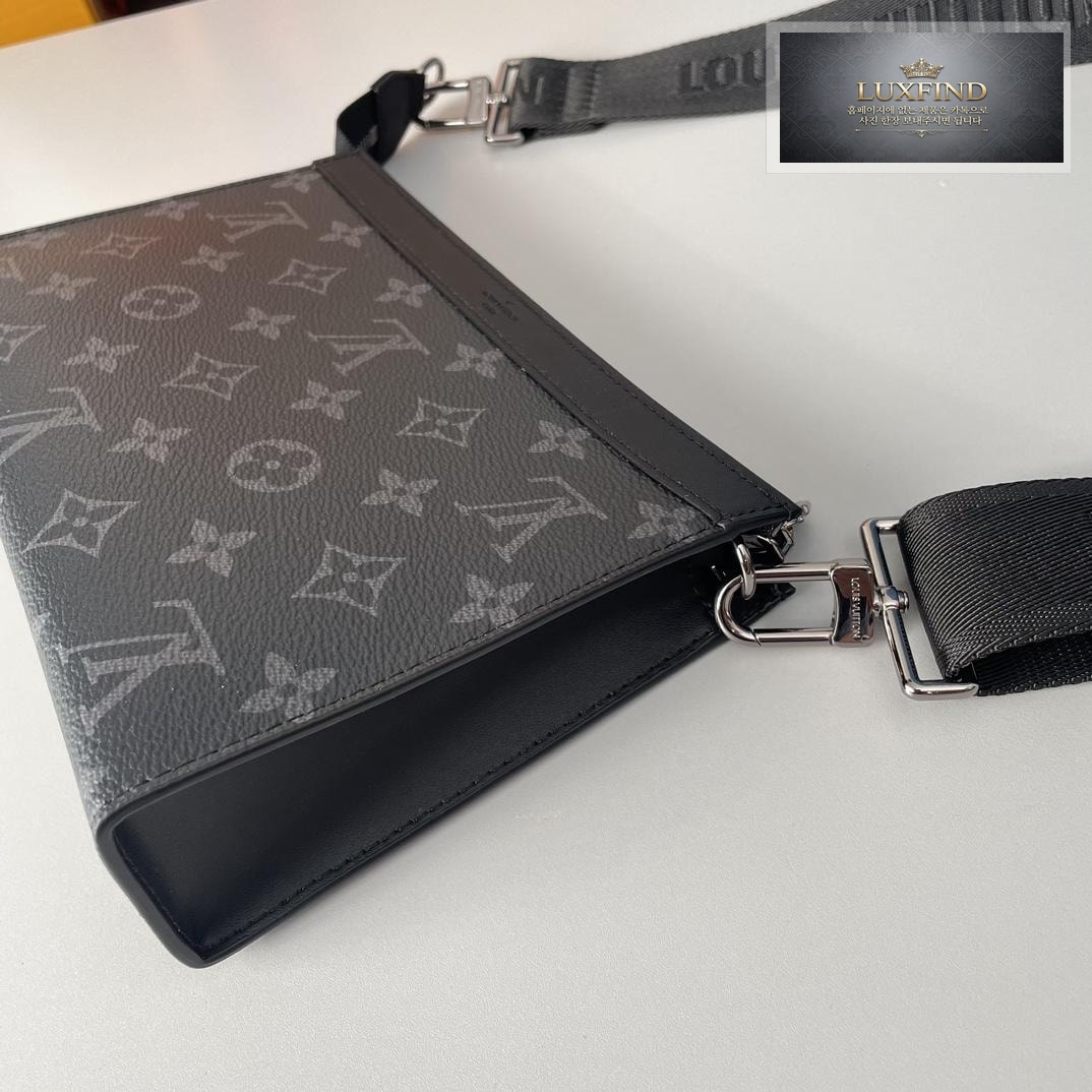 Louis Vuitton Gaston Wearable Wallet