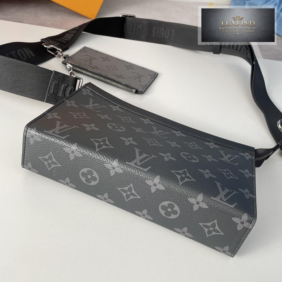 Louis Vuitton Gaston Wearable Wallet