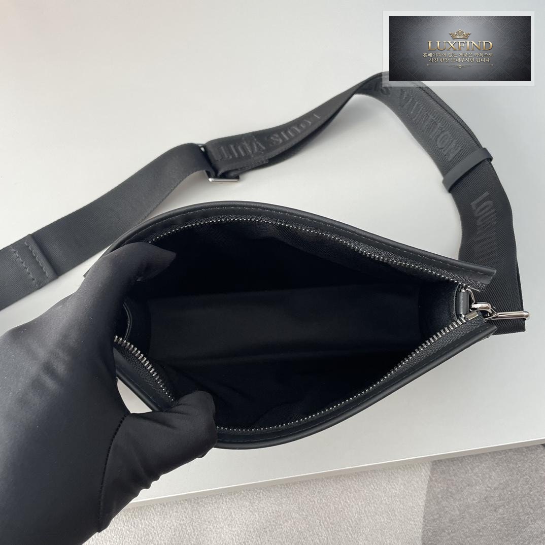 Louis Vuitton Gaston Wearable Wallet