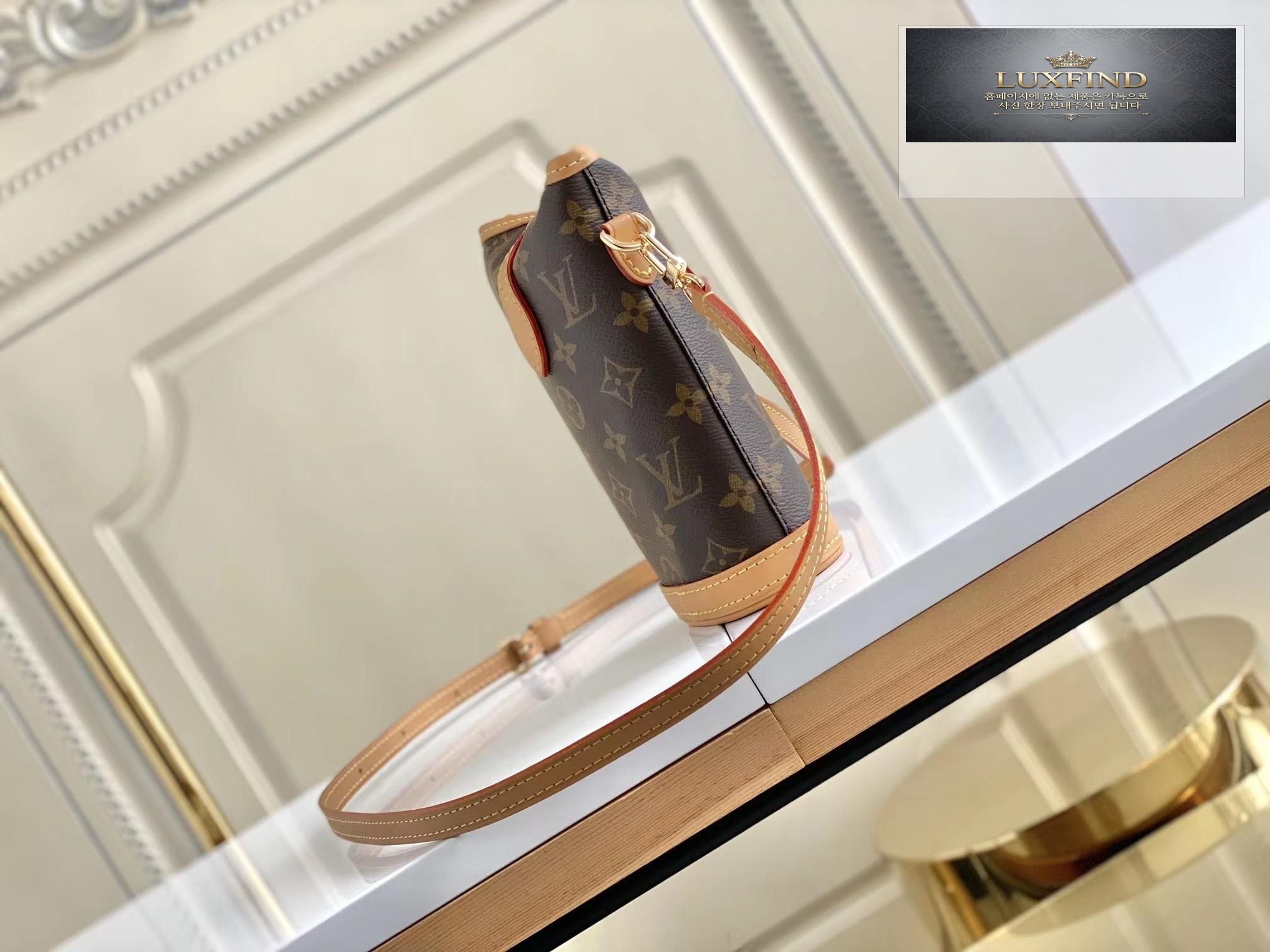Louis Vuitton Fold Me Pouch Monogram