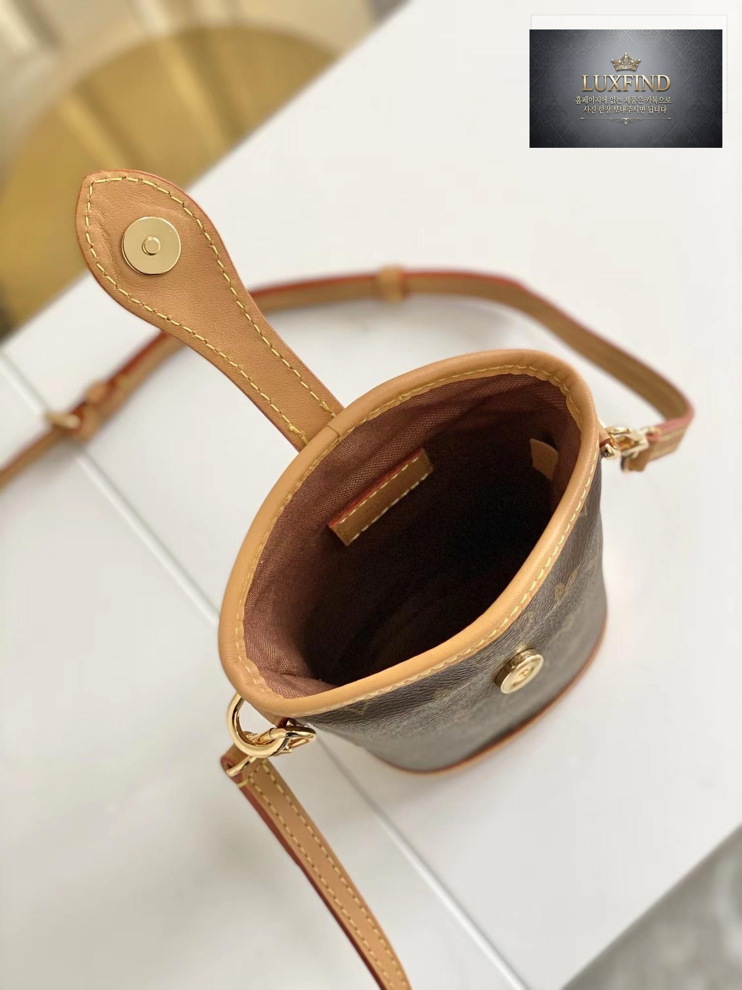 Louis Vuitton Fold Me Pouch Monogram