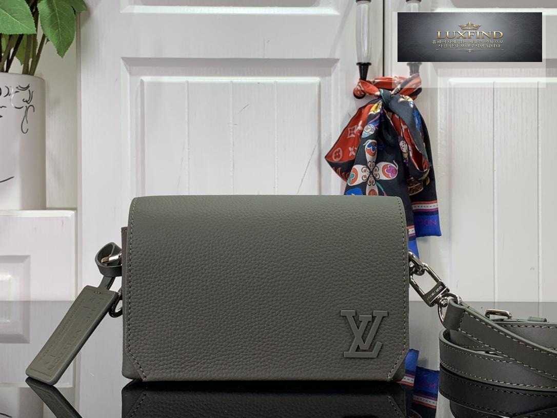 Louis Vuitton Fastline Wearable Wallet