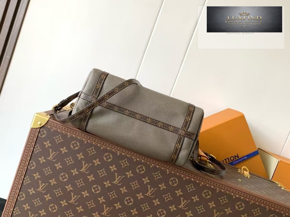 Louis Vuitton Express PM