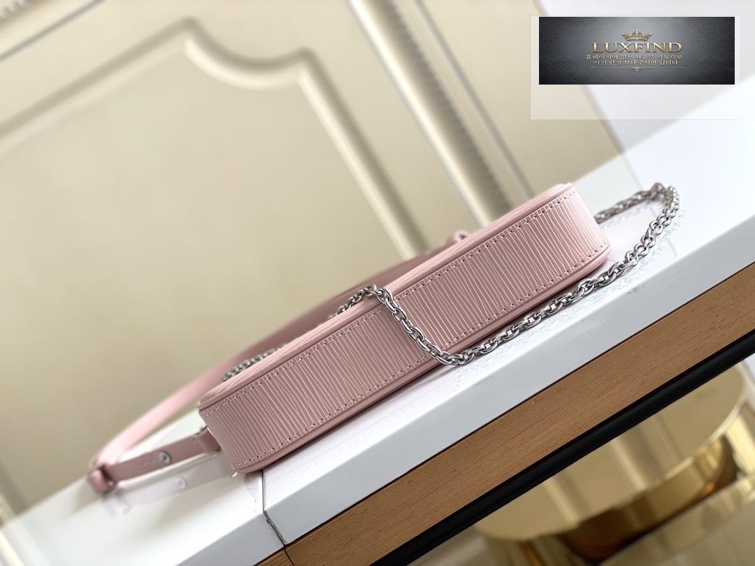 Louis Vuitton Easy Pouch on Strap Epi